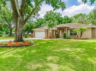 902 Orange Blossom Ln, Seffner, FL 33584