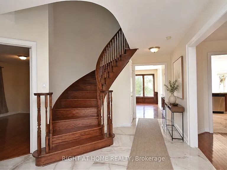 1466 Bayshire Dr — Photo 3