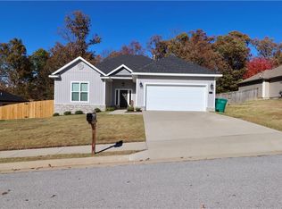 904 Peak St, Cave Springs, AR 72718