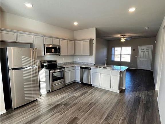 2nd image of 909 E Egret Rd