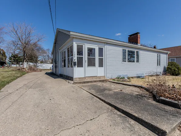 122 W Mill St, Kewanee, IL 61443