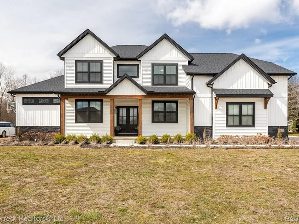 24220 Fairview Rd, New Boston, MI 48164