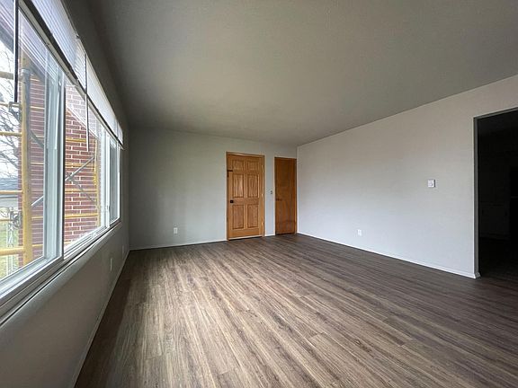 5th image of 402 Kennedy Dr #3B