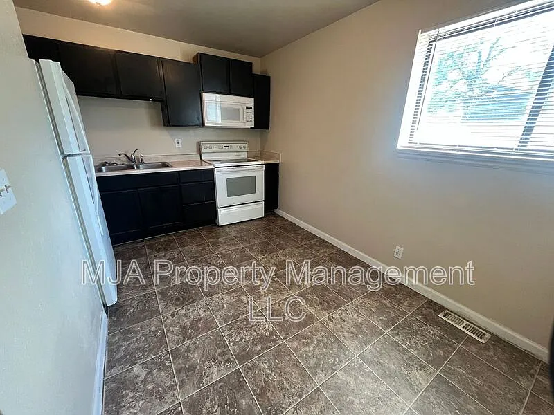 Building Photo - 4168 W 3280 S #1