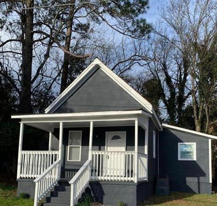 1st image of 663 Williams St
