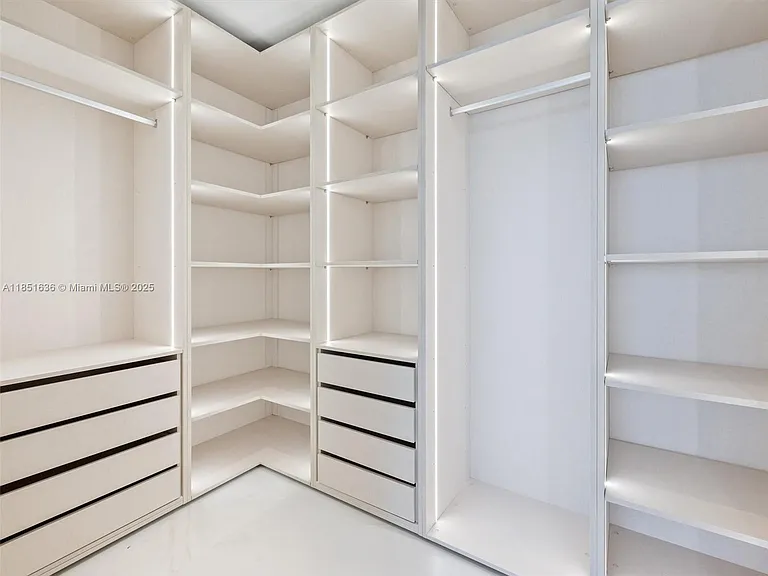 700 NE 24th St #5105 — Photo 7