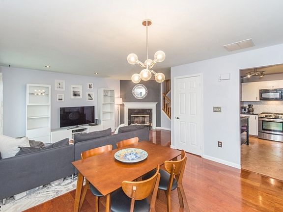 2nd image of 50 Pine St C500o #O
