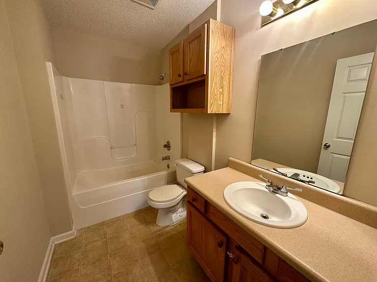 2290 Dartmouth Dr — Photo 9