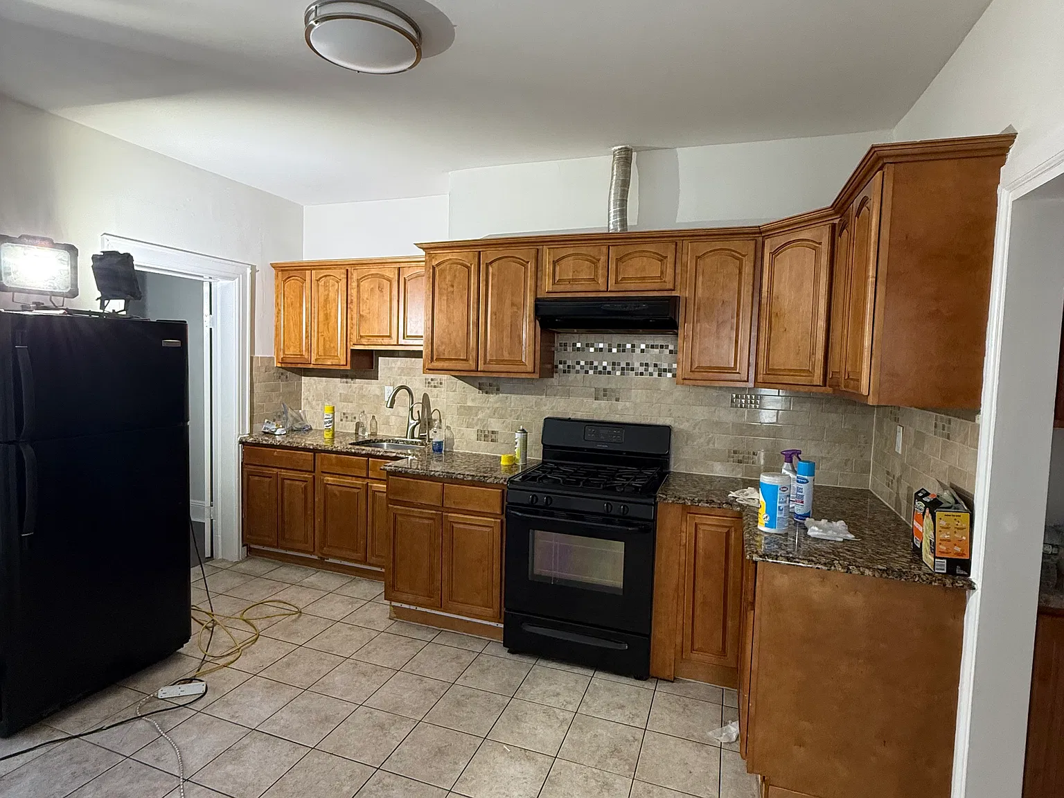 98 Grace St — Photo 3