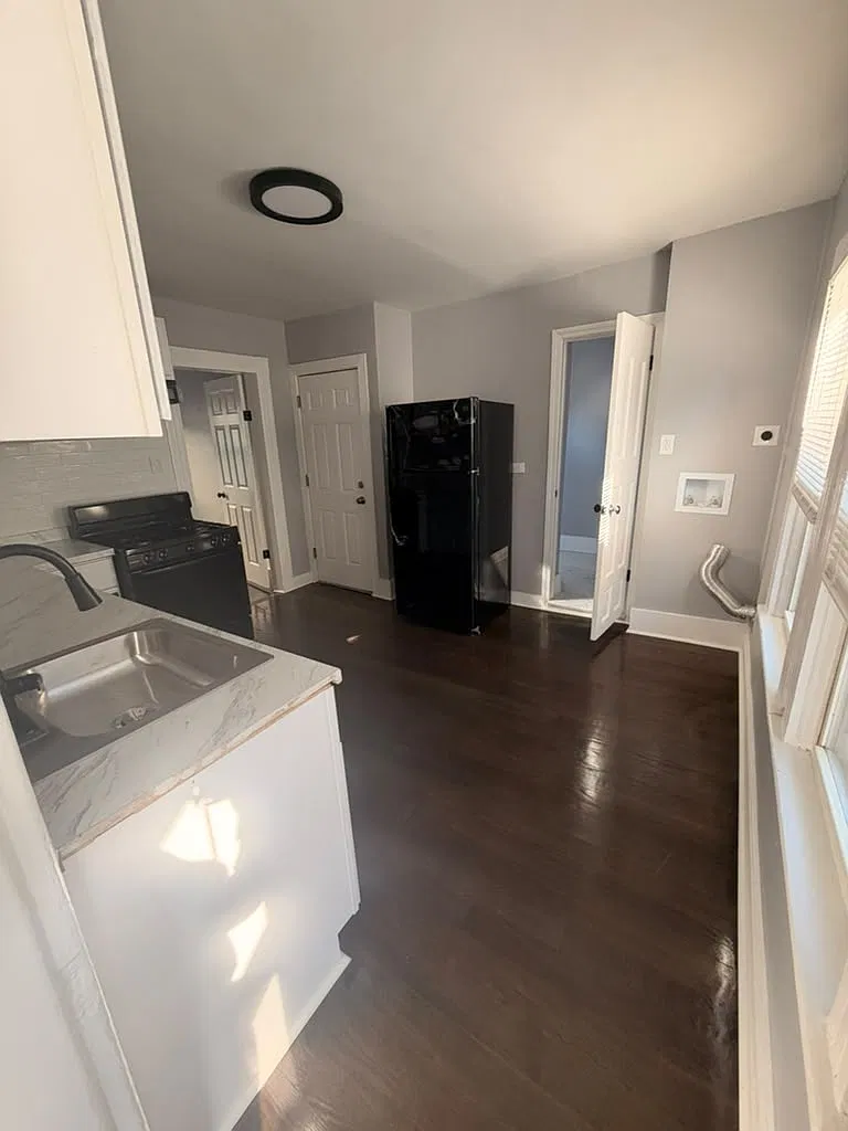 3 bed, 1050 sqft, $2,000 — Photo 4