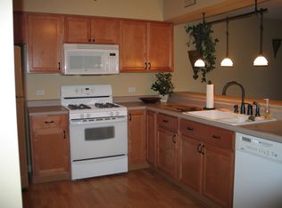 2855 Granite Ct, Crystal Lake, IL 60012
