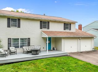 412 Jodie Dr, Vestal, NY 13850