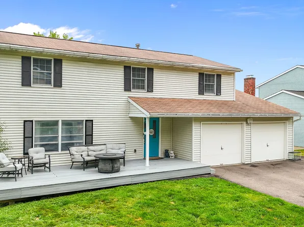 412 Jodie Dr, Vestal, NY 13850