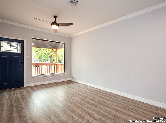 3rd image of 2325 E Houston St