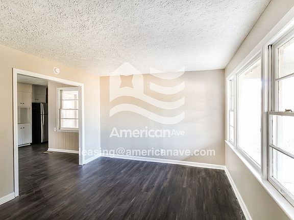 1558590_003_wm_-_living_room_13590378.jpg