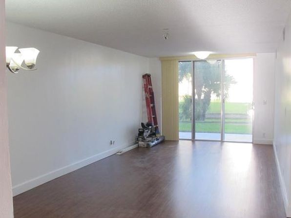 7840 NW 50th St APT 104