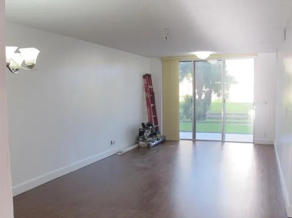 7840 NW 50th St, Lauderhill, FL