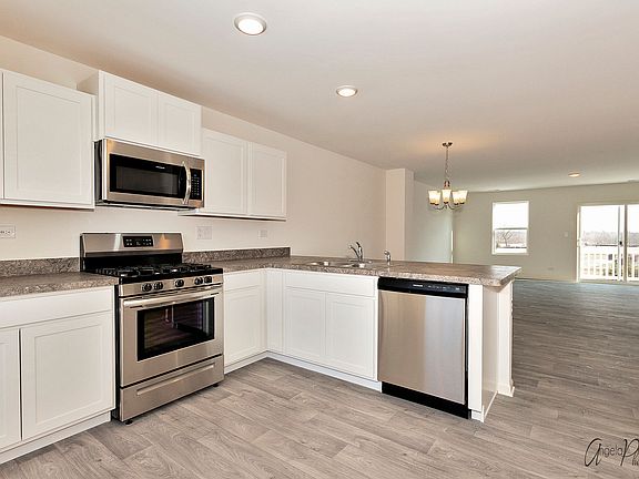 3rd image of 145 Goldenrod Dr
