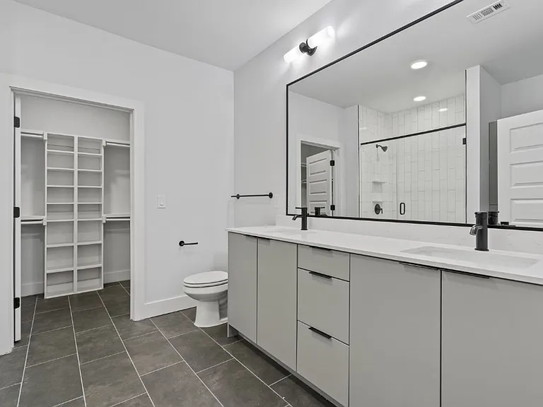 2500 Longview St #105 — Photo 44