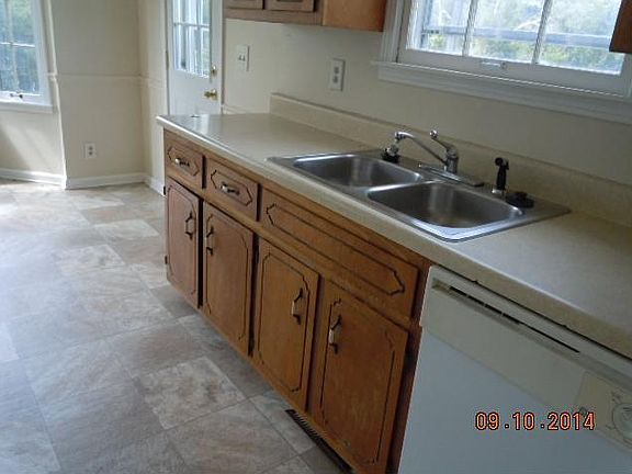3rd image of 744 W Creek Dr