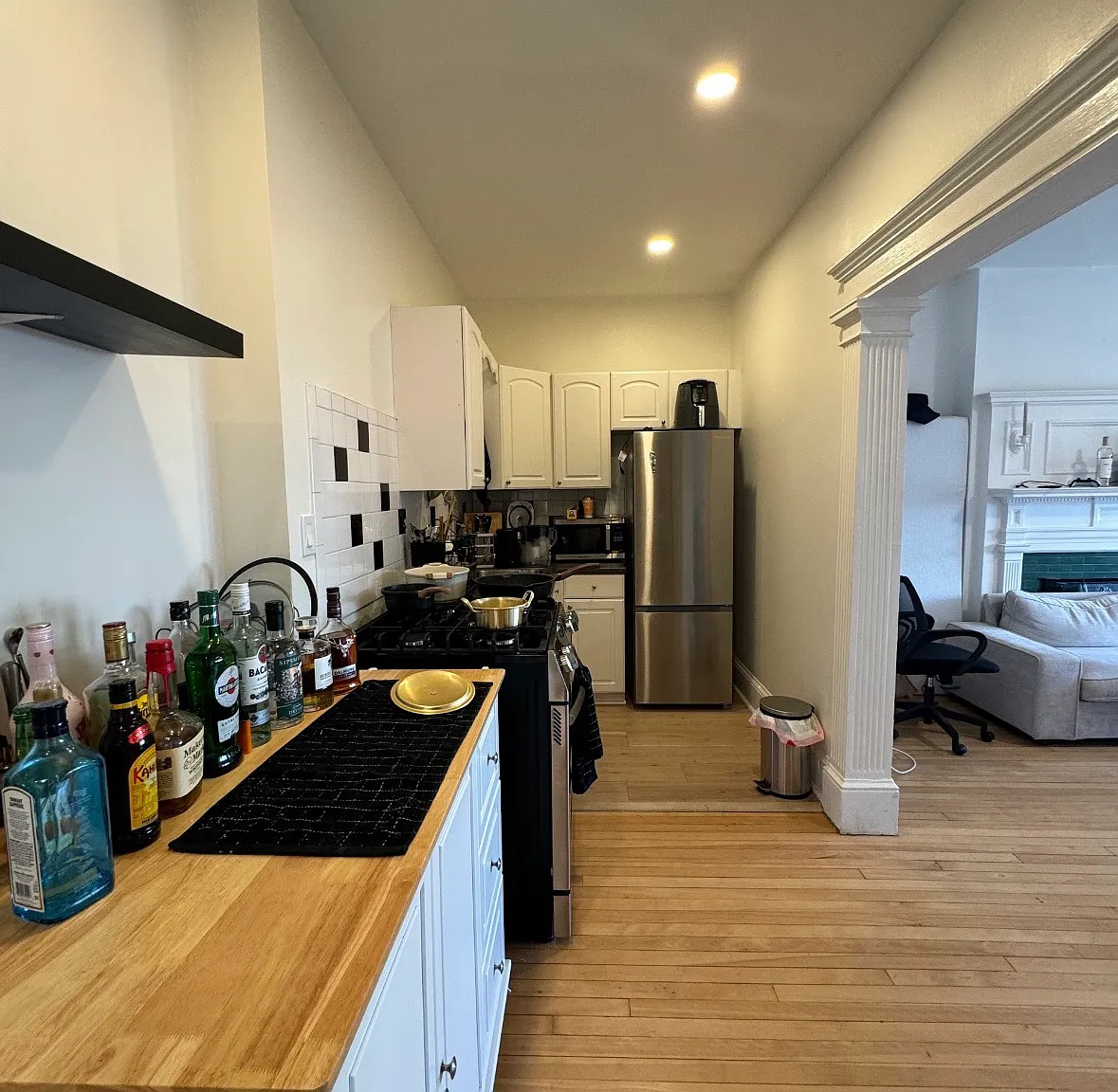 2 bed, 980 sqft, $3,600 — Photo 1