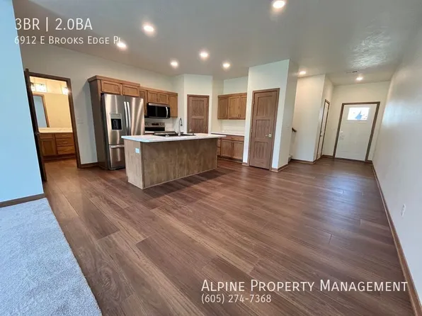 6912 E Brooks Edge Pl, Sioux Falls, SD 57110
