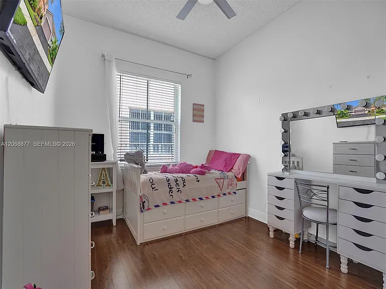 938 Bluewood Ter — Photo 10