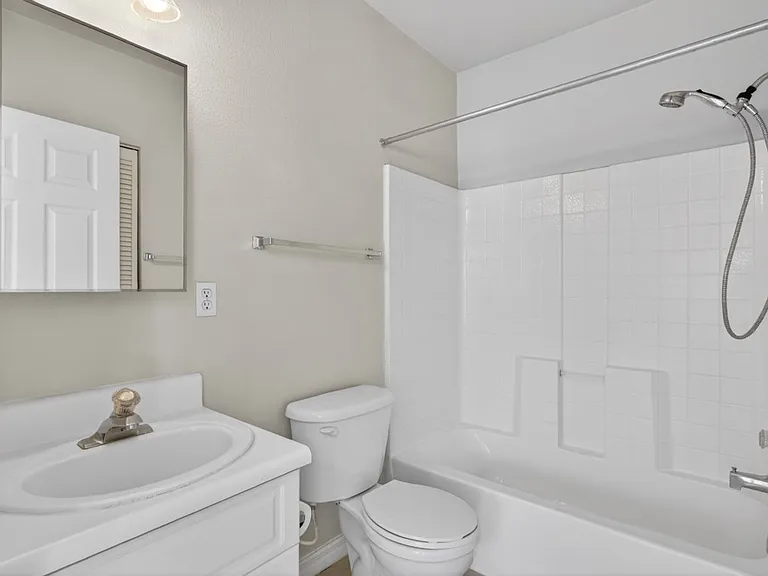 340 E Ashley St — Photo 13