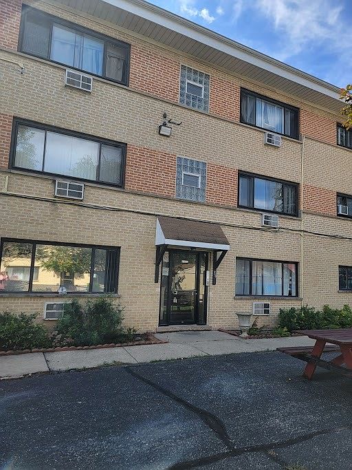 1st image of 36 S 19th Ave APT 2E