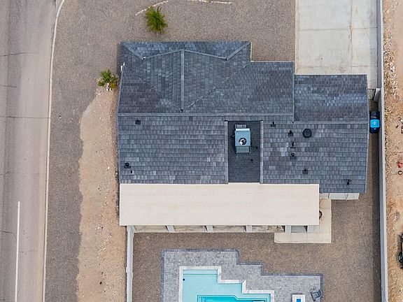 4th image of 601 Knobhill Dr