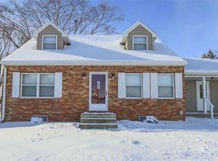 1505 Knoll Ridge Dr, Waverly, IA 50677