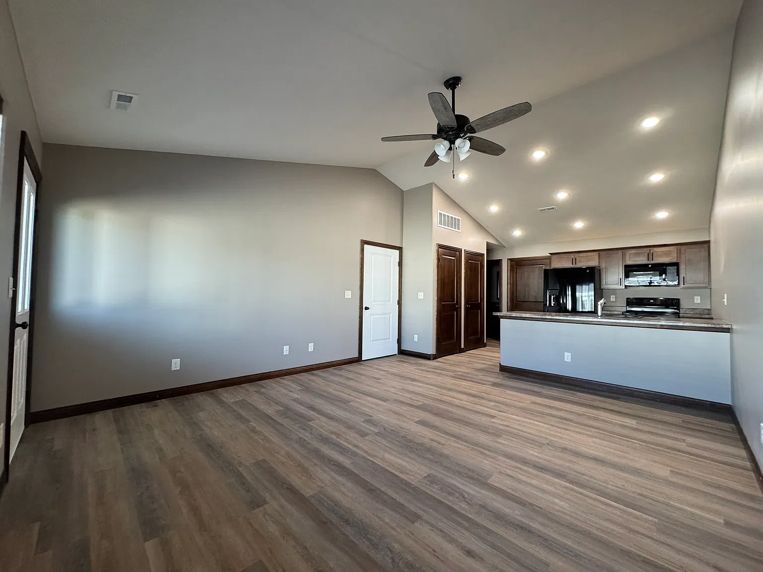1 bed, 795 sqft, $1,350 — Photo 3