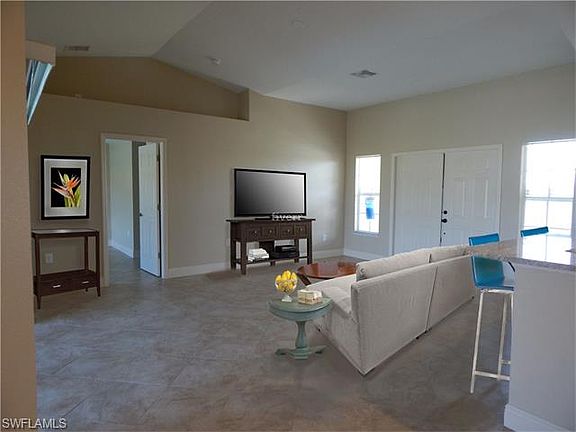 3rd image of 634 NE 7th Ave
