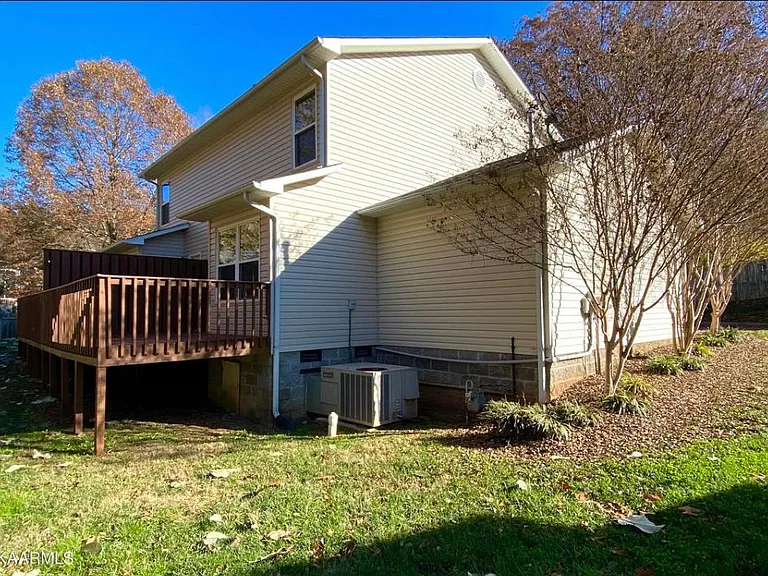 Woody Dr — Photo 5