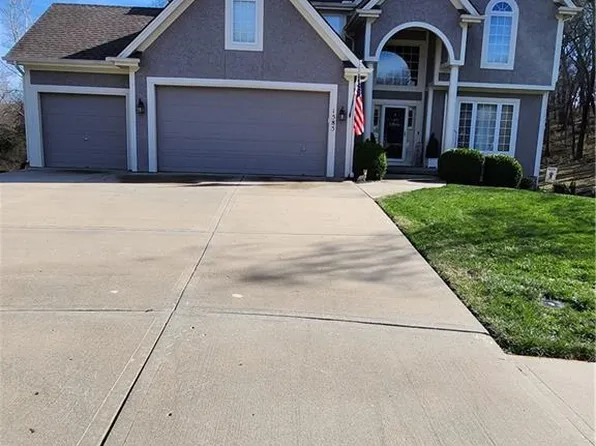 1585 Sugar Maple Ln, Liberty, MO 64068