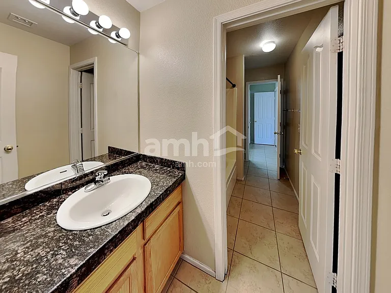 2464 E Westchester Dr — Photo 16