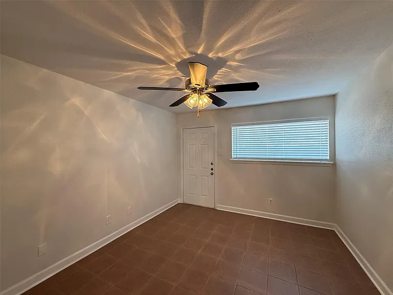 1141 N Durham Dr #17 — Photo 5
