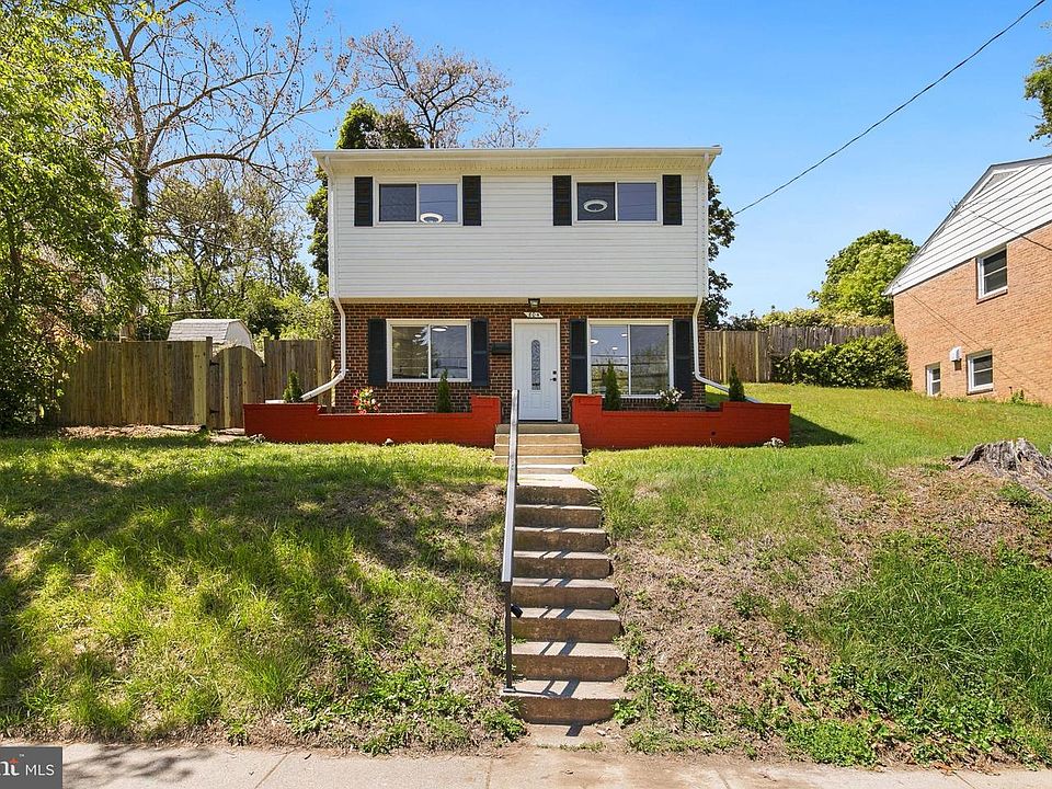 1st image of 804 1st St