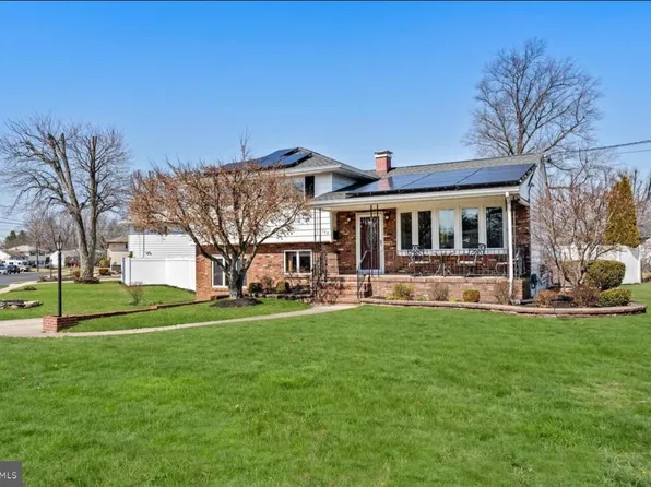 105 Gary Dr, Hamilton, NJ 08690