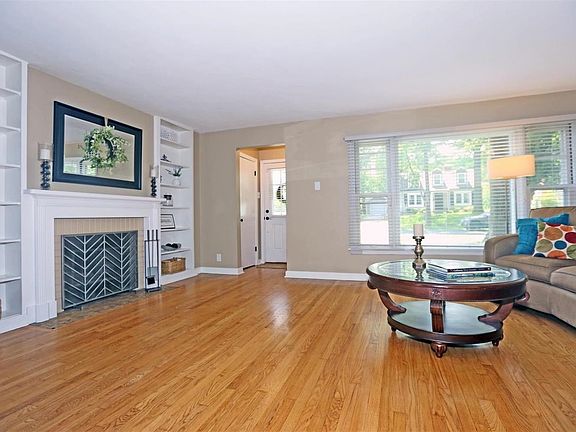 2nd image of 221 Barter Ave