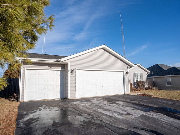 3rd image of 11091 Jasmine Dr