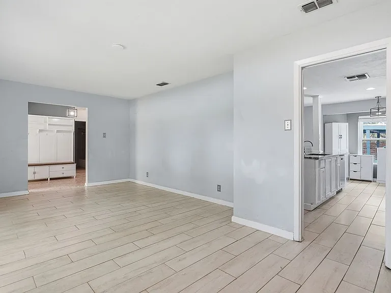 4049 Rooney Dr — Photo 7