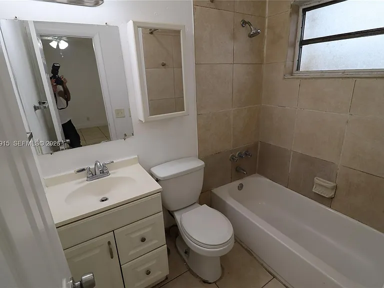 1341 NE 5th Ter #3 — Photo 31