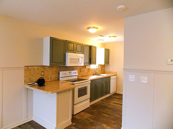 5th image of 221 Addison Cottage Way