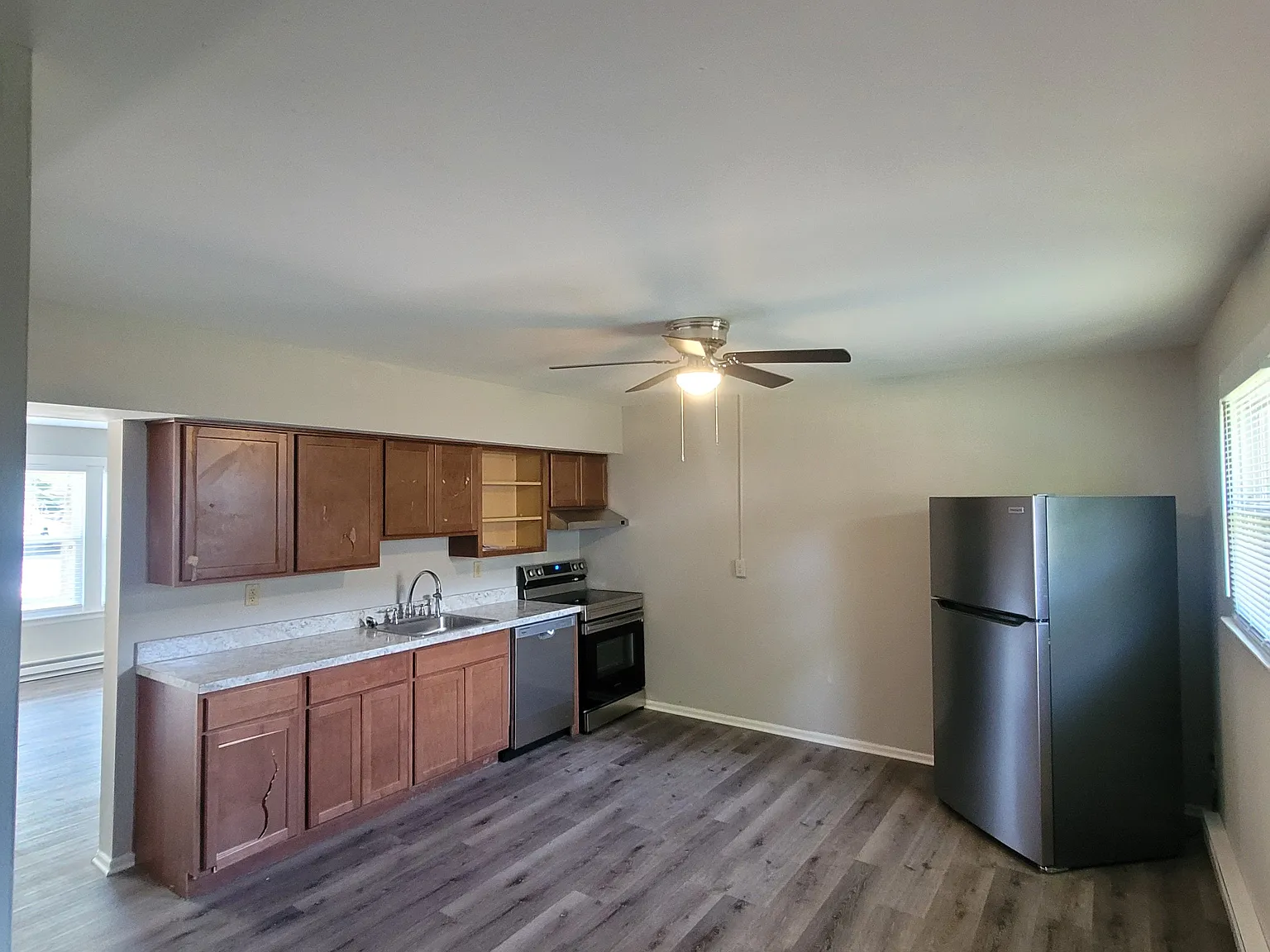 3 bed, 1.5 bath, 1200 sqft, $1,950 — Photo 2