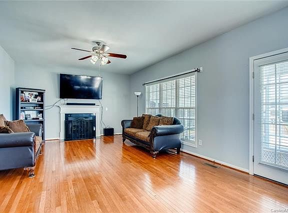 4th image of 3031 Hereford Ln