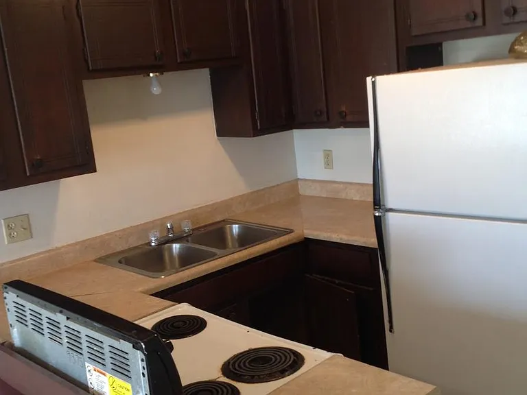 400 E Roseclair St #4 — Photo 5