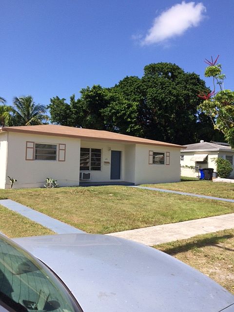 1st image of 641 NE 168th St