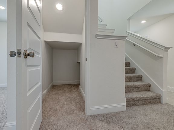 4th image of 394 Boroughbridge Dr