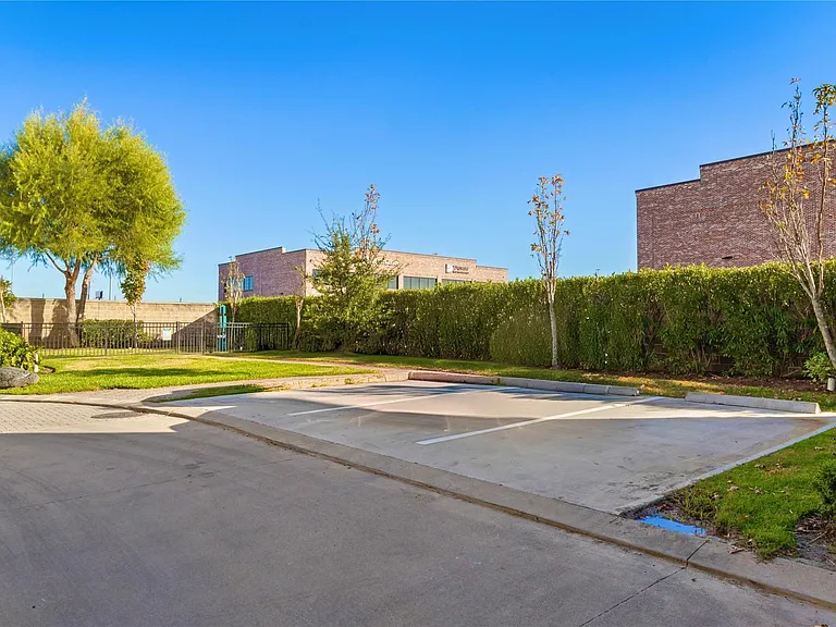 1270 N Post Oak Rd #A — Photo 38